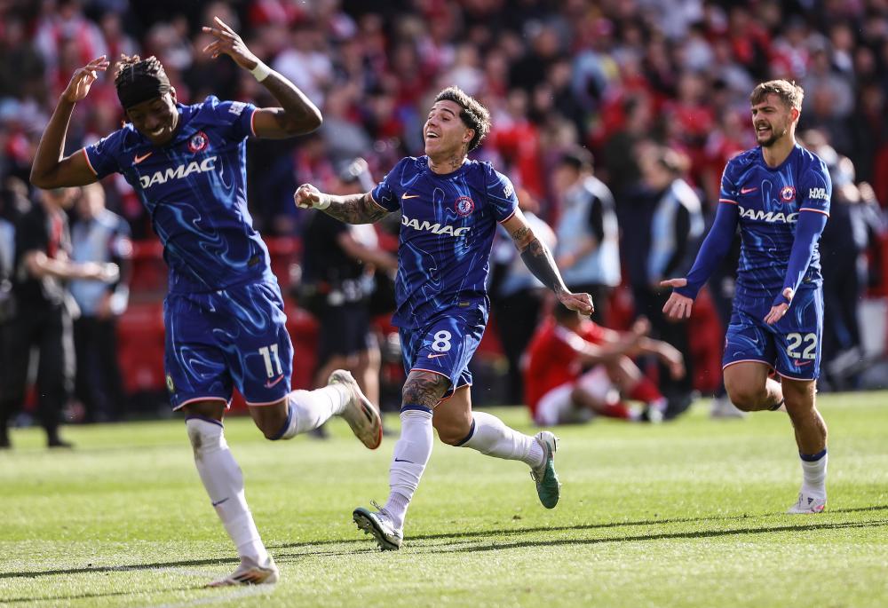 英超战报：曼联2-1战胜埃弗顿,